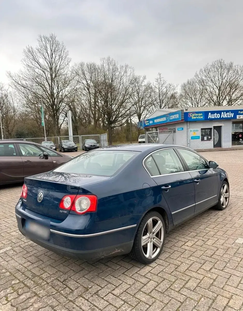 Gebraucht VW Passat 140 PS (102 kW) 2006 Blau Limousine