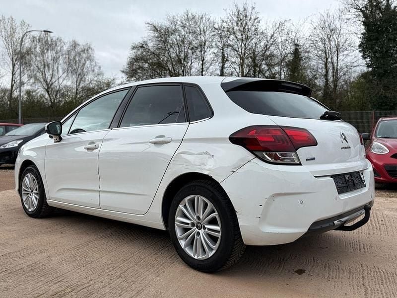 Gebraucht Citroën C4 Start 120 PS (88 kW) 2016 Weiß Limousine