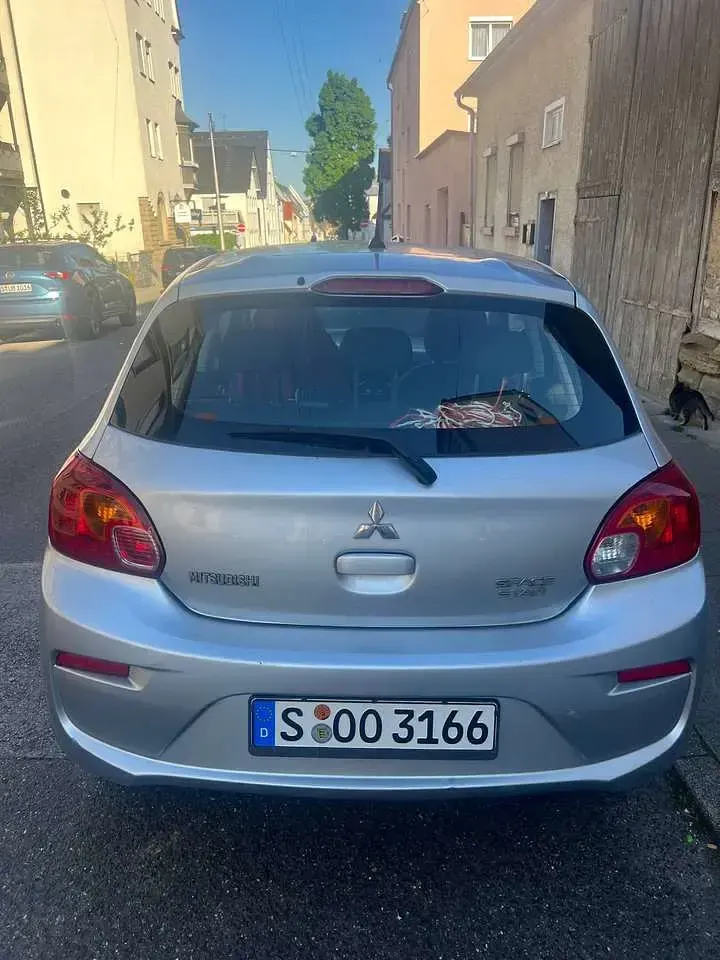 Gebraucht Mitsubishi Space Star 71 PS (52 kW) 2018 Silber Kleinwagen