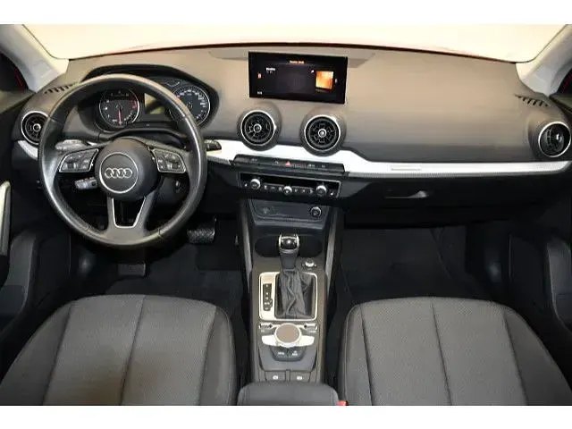 Gebraucht Audi Q2 Advanced 150 PS (110 kW) 2023 Tangorot metallic SUV