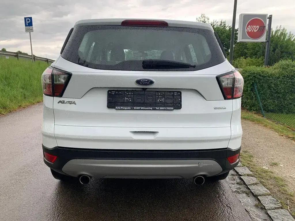 Gebraucht Ford Kuga Titanium 150 PS (110 kW) 2018 Weiß SUV