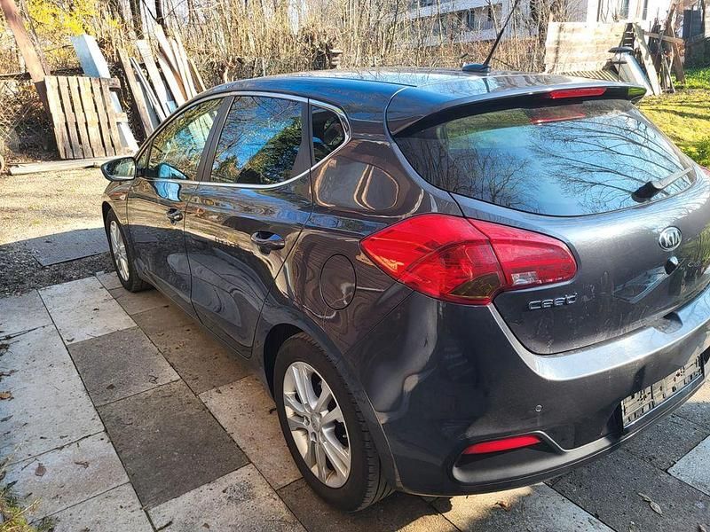 Gebraucht Kia Ceed Platinum Edition 128 PS (94 kW) 2015 Grau Kleinwagen