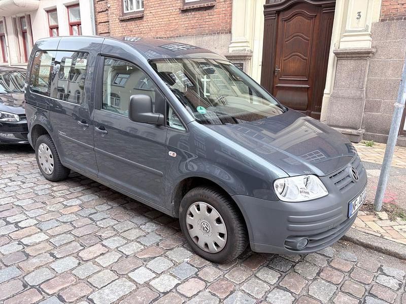 Second-hand VW Caddy Team 105 CP (77 kW) 2010 Gri Monovolum