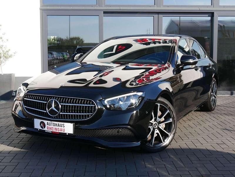 Schwarz Gebraucht 2021 Mercedes E200 Avantgarde Limousine | 29.000 € (Guter Preis) - Bild 1/4