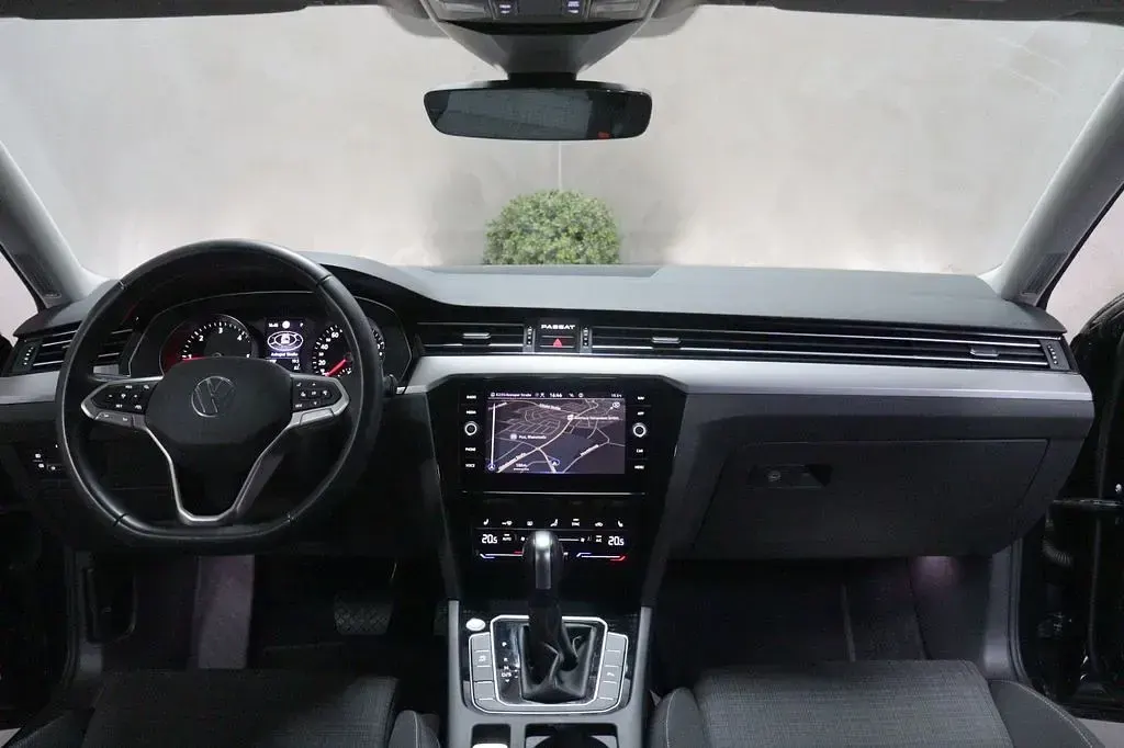 Gebraucht VW Passat Business 122 PS (89 kW) 2022 Deep black perleffekt Kombi