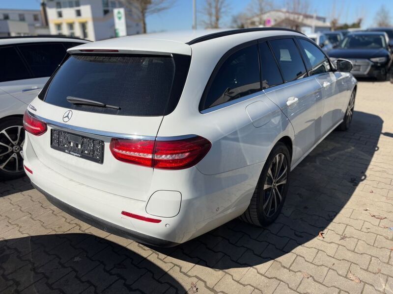 Gebraucht Mercedes E300 306 PS (225 kW) 2020 Weiß Limousine