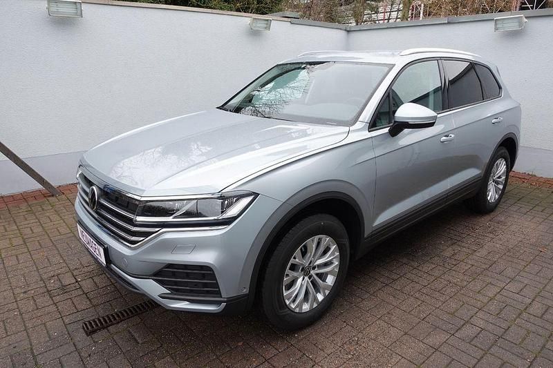 Silber Neu 2025 VW Touareg SUV | 57.990 € (Superpreis) - Bild 1/4