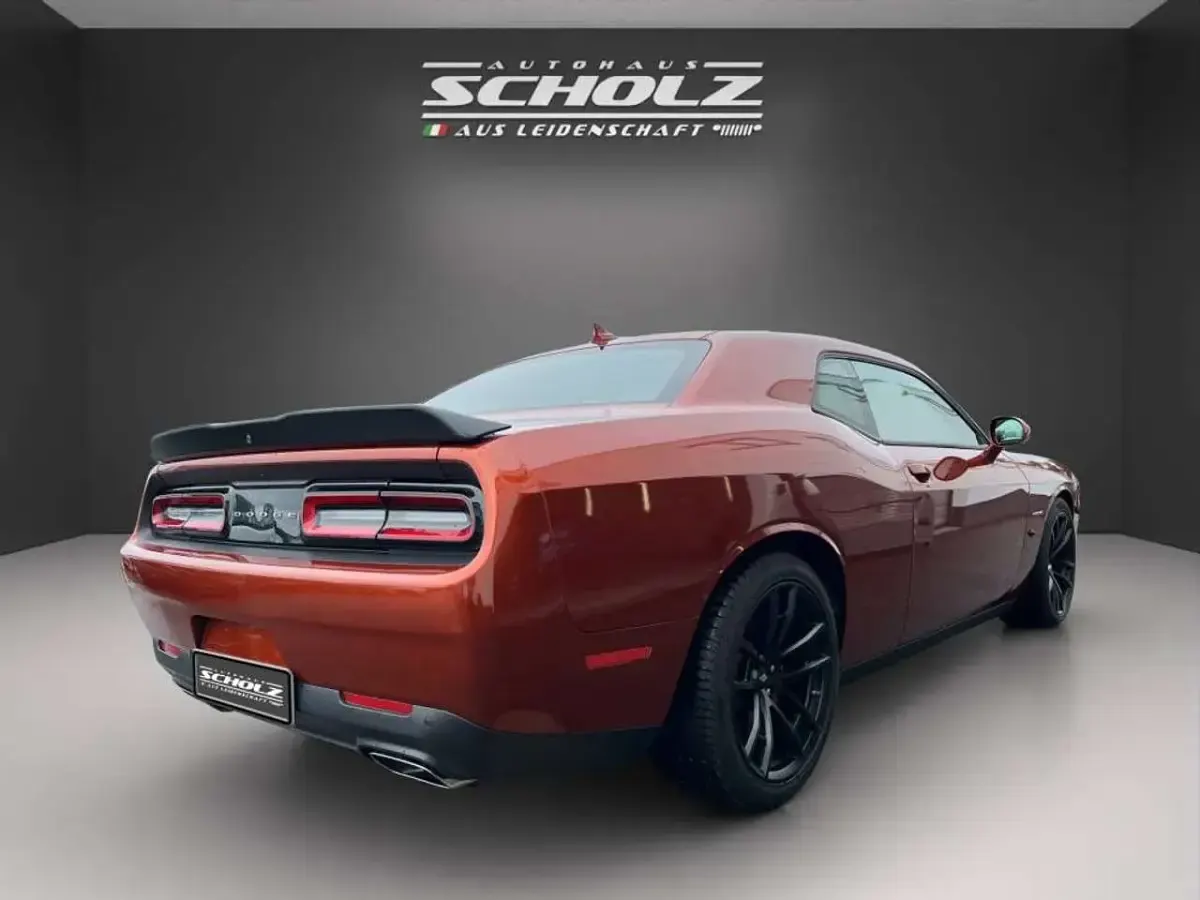 Uusi Dodge Challenger 377 HP (277 kW) 2025 Oranssi Coupe - kaksiovinen