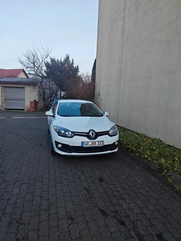 Weiß Gebraucht 2015 Renault Mégane GrandTour Authentique Kombi | 4.999 € (Superpreis) - Bild 1/4