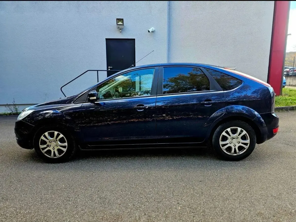 Gebraucht Ford Focus 101 PS (74 kW) 2011 Blau Limousine