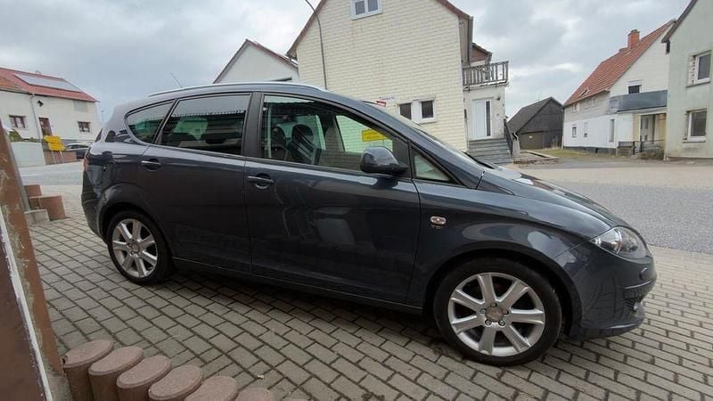 Gebraucht Seat Altea Style 125 PS (91 kW) 2009 Grau Van / Kleinbus