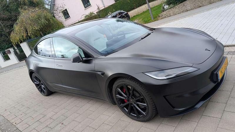 Schwarz Gebraucht 2024 Tesla Model 3 Performance Limousine | 48.900 € (Fairer Preis) - Bild 1/4