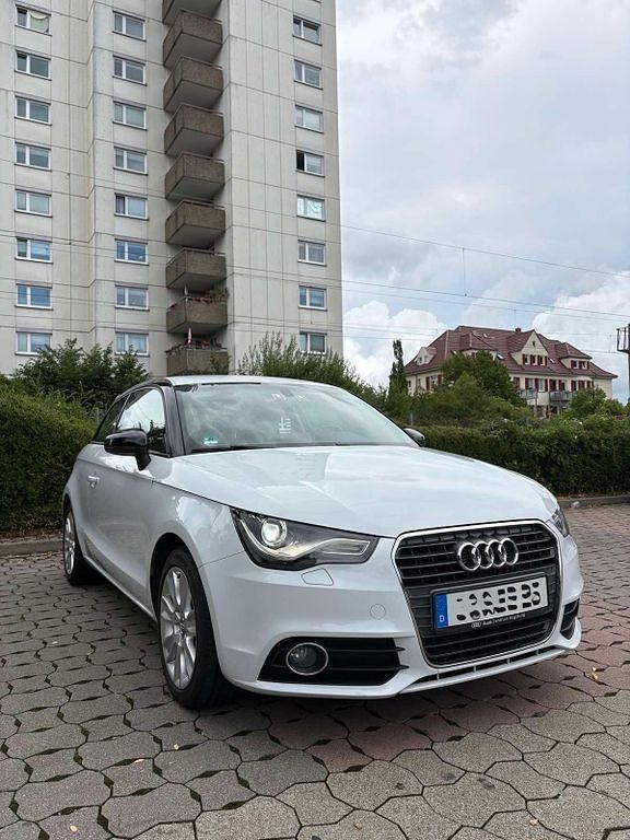 Weiß Gebraucht 2012 Audi A1 Sportback Ambition Kleinwagen | 7.500 € (Fairer Preis) - Bild 1/4