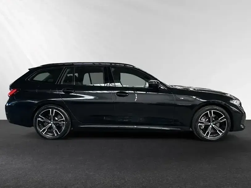 Gebraucht BMW 330 M Sport 245 PS (180 kW) 2025 Saphirschwarz metallic Kombi
