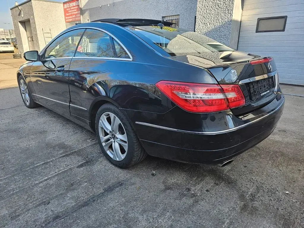Używany Mercedes E350 292 KM (214 kW) 2010 Czarny Coupe
