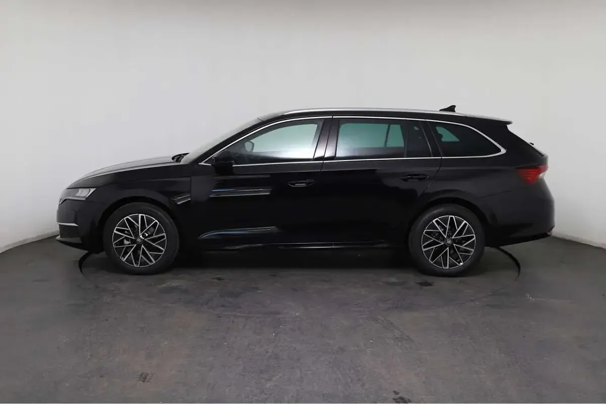 Neu Skoda Octavia Selection 150 PS (110 kW) 2026 Schwarz Kombi