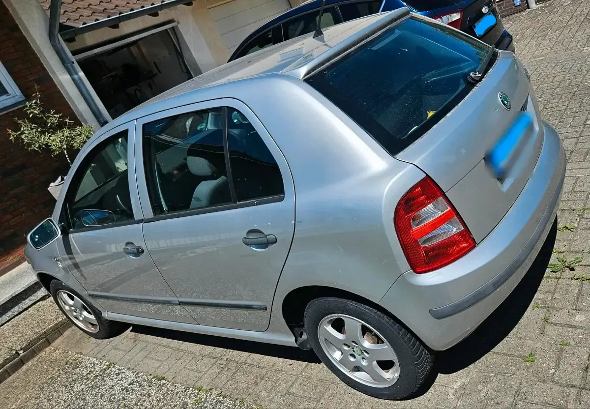 Używany Skoda Fabia 74 KM (54 kW) 2001 Srebrny Hatchback