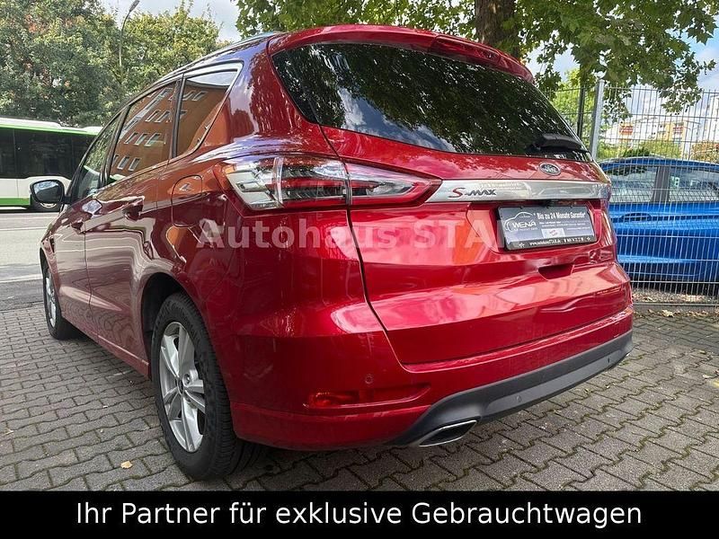 Gebraucht Ford S-MAX Titanium 190 PS (139 kW) 2022 Rot Van / Kleinbus