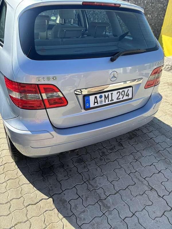 Silber Gebraucht 2007 Mercedes B180 Van / Kleinbus | 4.500 € (Guter Preis) - Bild 1/4