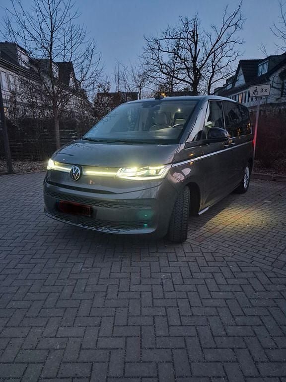 Gebraucht VW Multivan Style 204 PS (150 kW) 2022 Grau Van