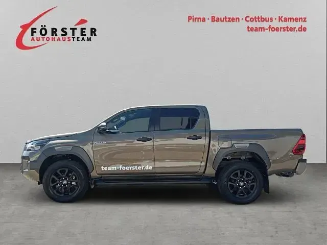 Gebraucht Toyota HiLux Basis 204 PS (150 kW) 2025 Manganbronze metallic Pickup