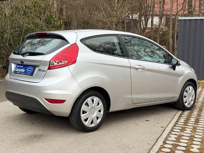 Gebraucht Ford Fiesta Trend 60 PS (44 kW) 2009 Silber Kleinwagen