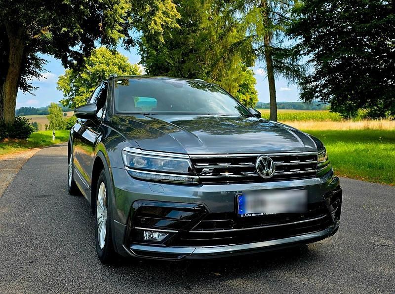 Grau Gebraucht 2018 VW Tiguan R-line SUV | 23.000 € (Guter Preis) - Bild 1/4