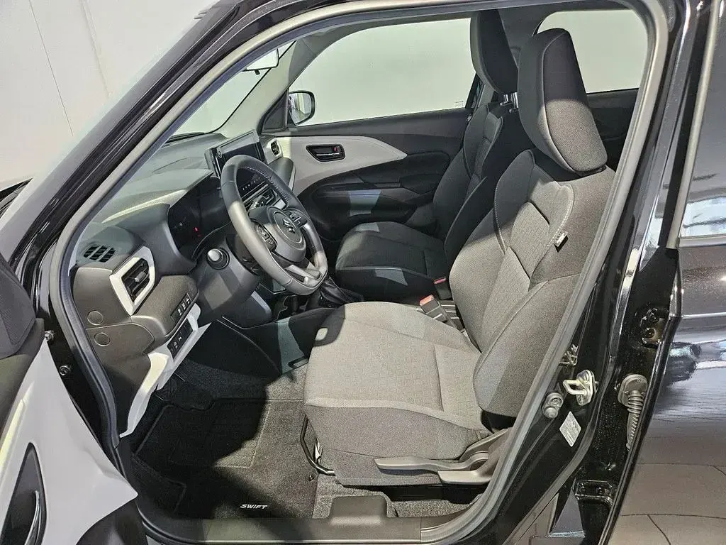 Gebraucht Suzuki Swift Comfort 83 PS (61 kW) 2025 Schwarz Kleinwagen