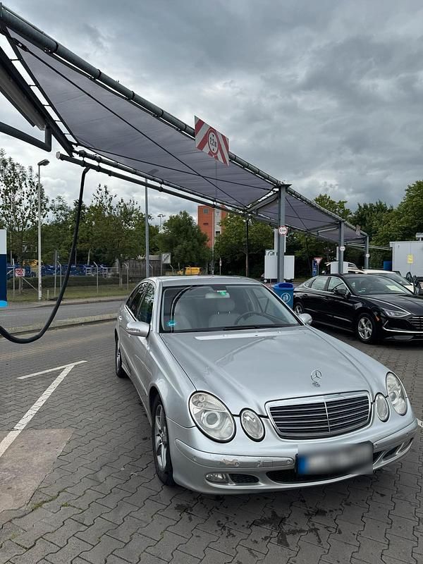 Gebraucht Mercedes E270 177 PS (130 kW) 2004 Silber Limousine