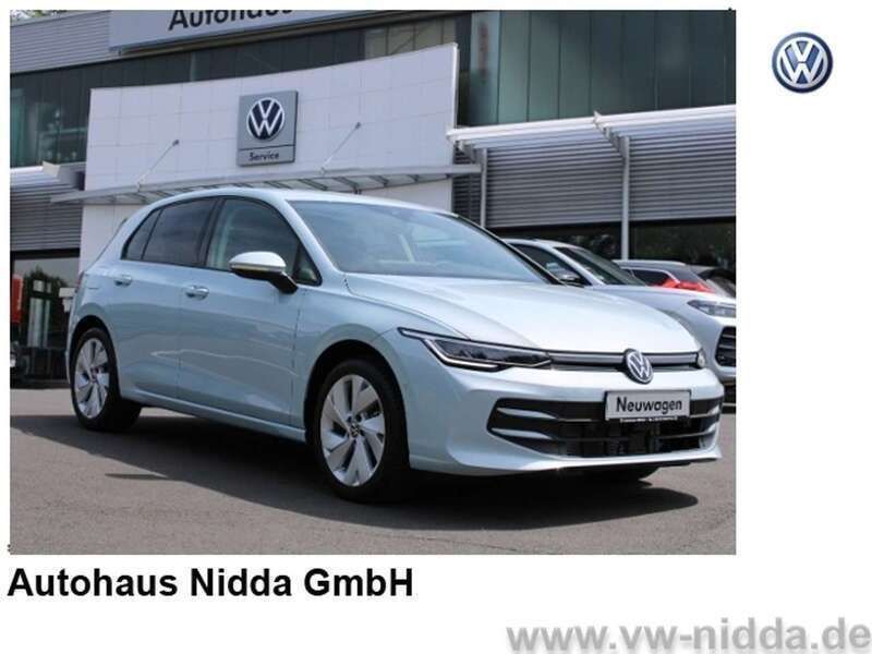 Crystal ice blue metallic Neu 2025 VW Golf VIII Limousine | 27.556 € (Guter Preis) - Bild 1/4