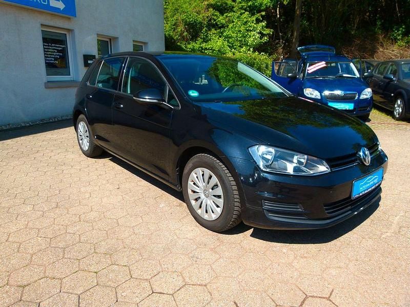 Second-hand VW Golf VII Trendline 86 CP (63 kW) 2017 Negru Berlinǎ