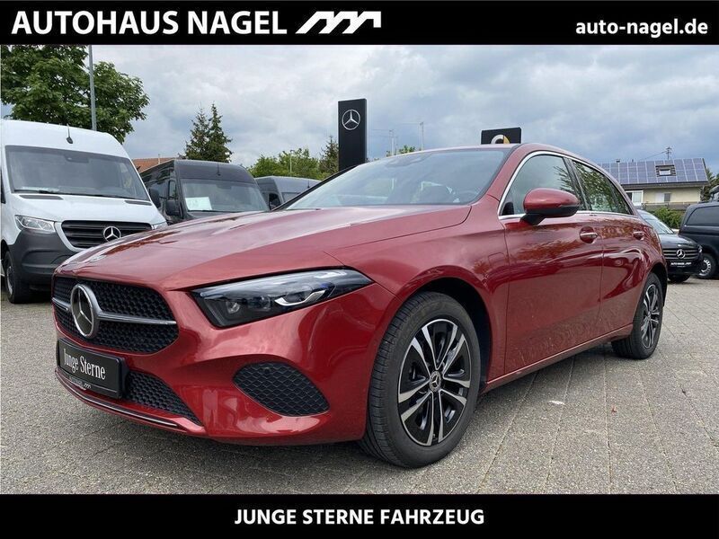 Rot Gebraucht 2023 Mercedes A250 Advanced Plus Limousine | 31.919 € (Fairer Preis) - Bild 1/4