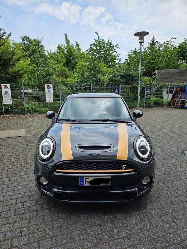 Grau Gebraucht 2018 Mini Cooper SD Kleinwagen | 17.900 € (Fairer Preis) - Bild 1/4