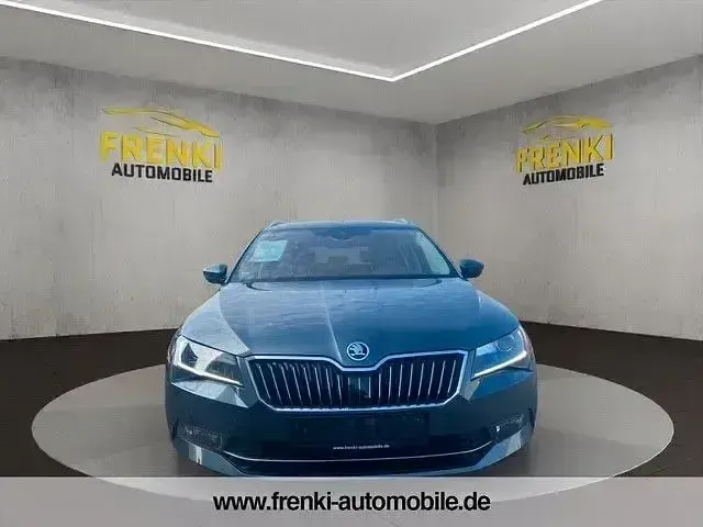 Gebraucht Skoda Superb Style 190 PS (139 kW) 2019 Grau Kombi