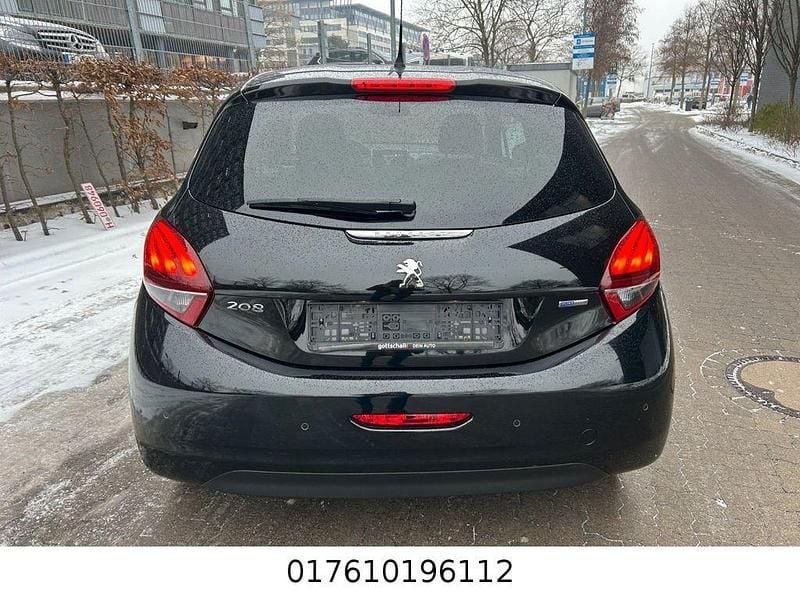Gebraucht Peugeot 208 Allure 110 PS (80 kW) 2017 Schwarz Kleinwagen