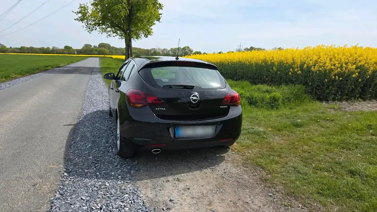 Używany Opel Astra 140 KM (102 kW) 2010 Czarny Coupe