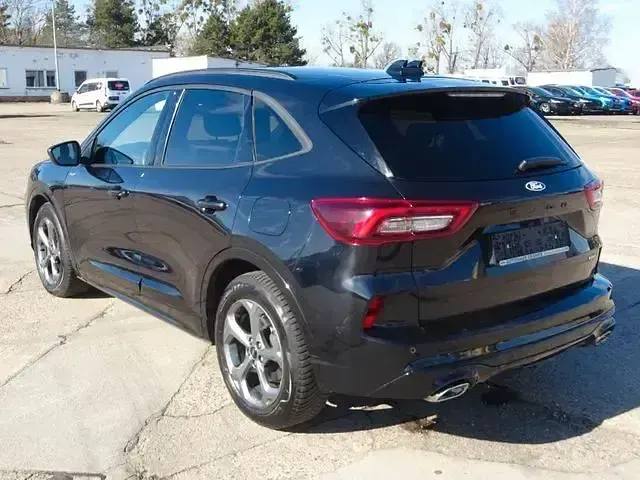 Usado Ford Kuga ST-Line 180 HP (132 kW) 2025 Preto SUV