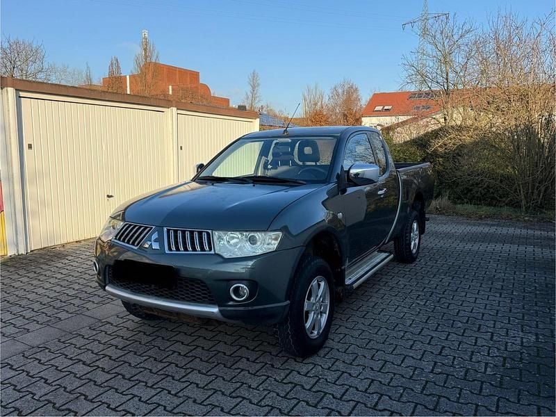 Grün Gebraucht 2011 Mitsubishi L200 Invite Abholung | 7.450 € (Guter Preis) - Bild 1/4