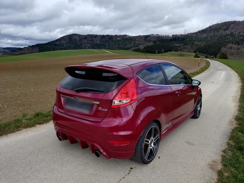 Usata Ford Fiesta Titanium 120 CV (88 kW) 2009 Rosso Utilitaria