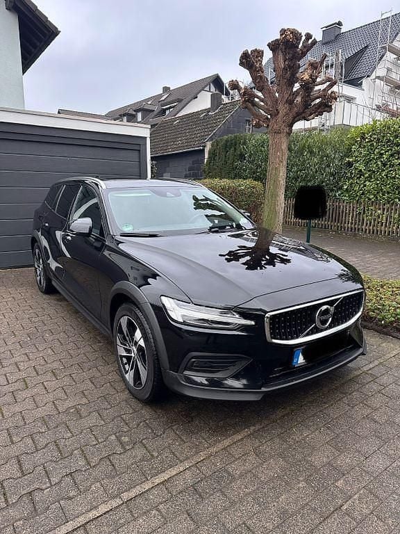 Gebraucht Volvo V60 CC Pro 197 PS (144 kW) 2022 Schwarz Kombi