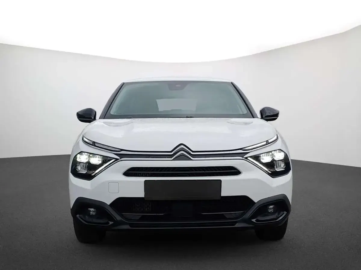 Used Citroën C4 Feel 131 HP (96 kW) 2023 White Sedan