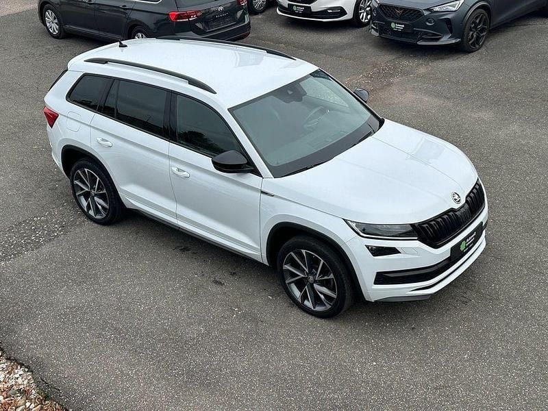 Moon weiss perleffekt Gebraucht 2021 Skoda Kodiaq SportLine SUV | 28.800 € (Fairer Preis) - Bild 1/4