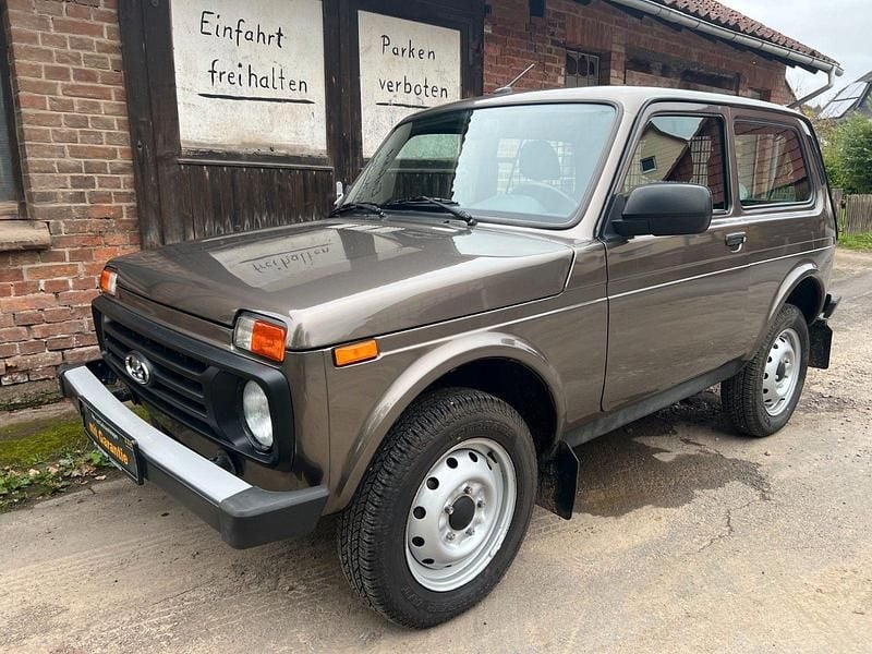 Gebraucht Lada niva 83 PS (61 kW) 2021 Braun SUV