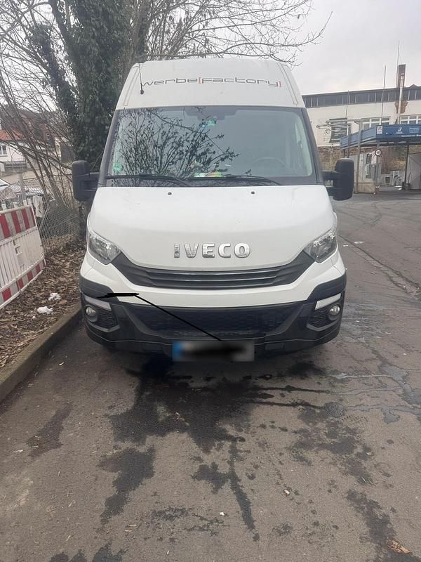 Gebraucht Iveco Daily 156 PS (114 kW) 2018 Weiß Limousine