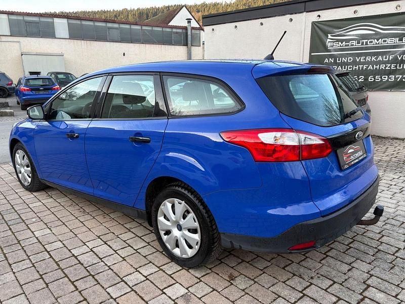 Gebraucht Ford Focus Trend 116 PS (85 kW) 2014 Blau Kombi
