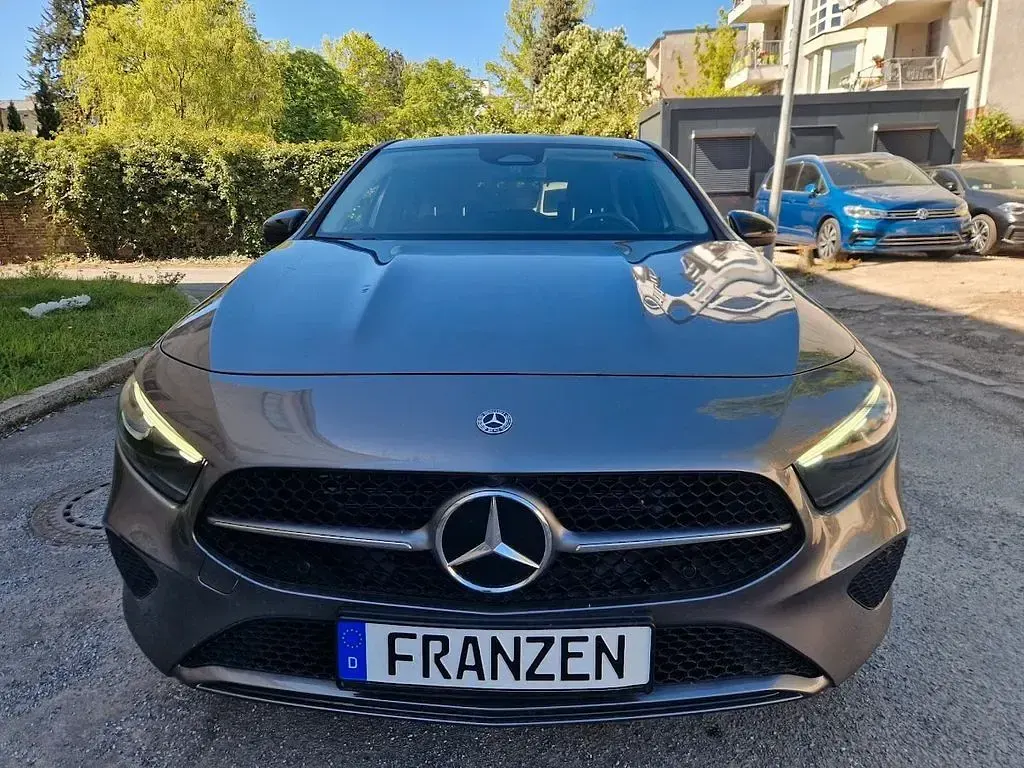 Gebraucht Mercedes A180 Night 136 PS (100 kW) 2024 Grau Limousine