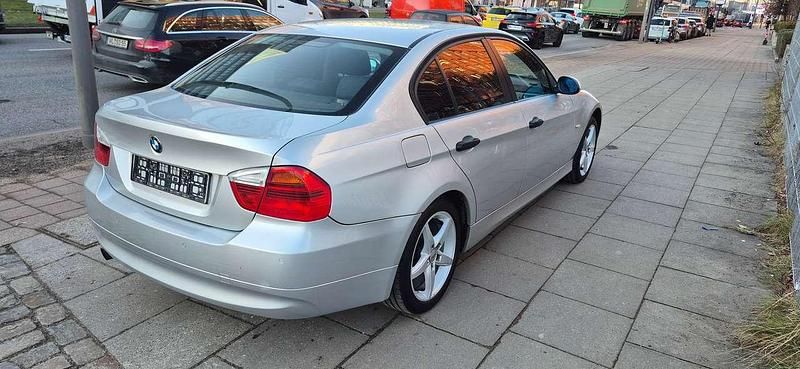 Gebraucht BMW 318 129 PS (94 kW) 2006 Titansilber metallic Limousine