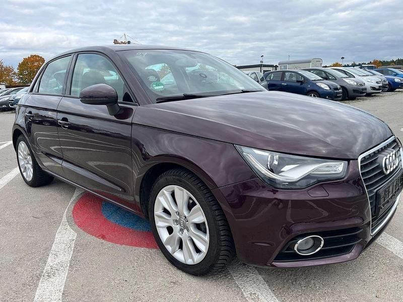 Rot Gebraucht 2012 Audi A1 Sportback Sport Kleinwagen | 9.900 € (Fairer Preis) - Bild 1/4