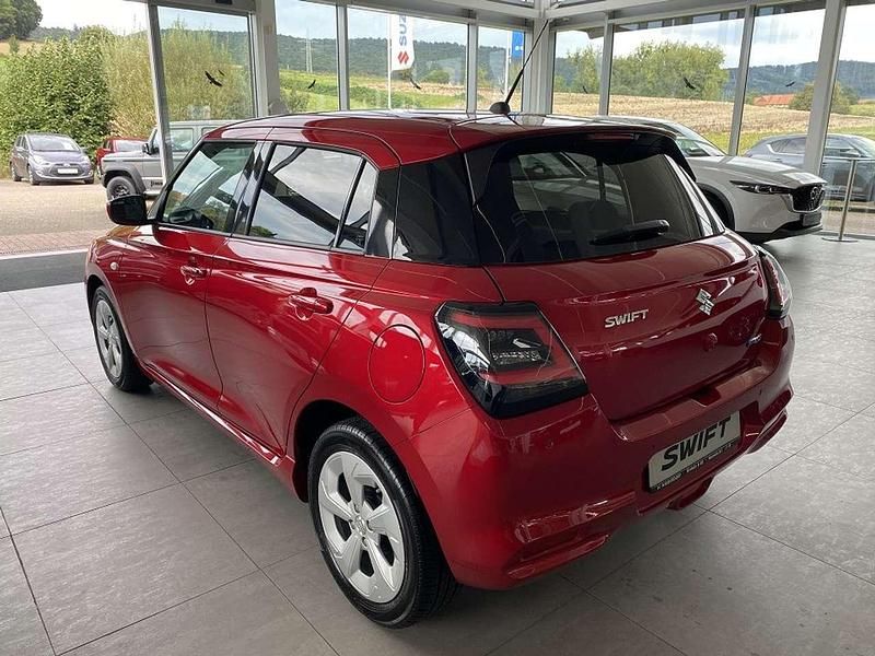 Gebraucht Suzuki Swift Comfort 83 PS (61 kW) 2025 Burning red pearl Kleinwagen