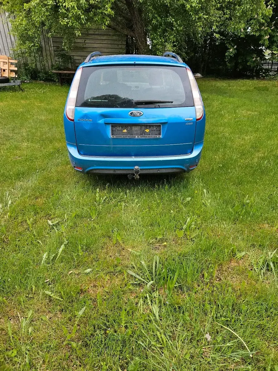 Gebraucht Ford Focus 101 PS (74 kW) 2010 Blau Kombi
